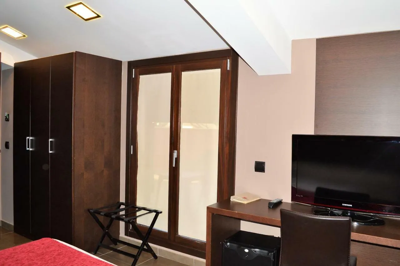 Hotel Vilassar Vilassar De Mar 4*,  Spain